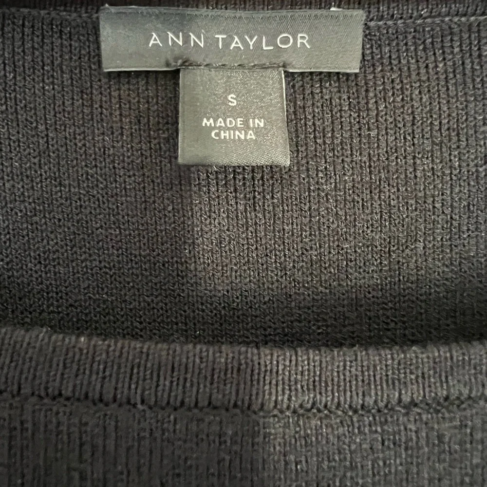 Ann Taylor Bell Sleeve Knit Dress, Sz S - Picture 5 of 10